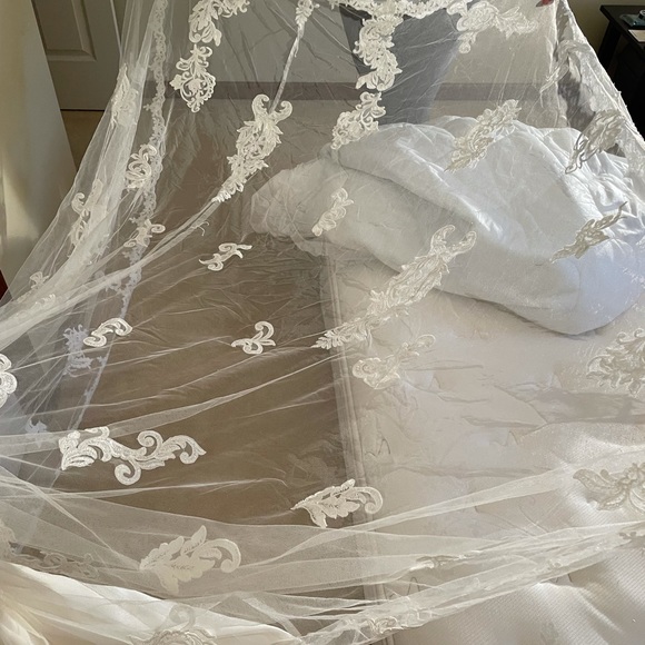 Brand new Stella York wedding dress! NEVER WORN - Picture 7 of 11